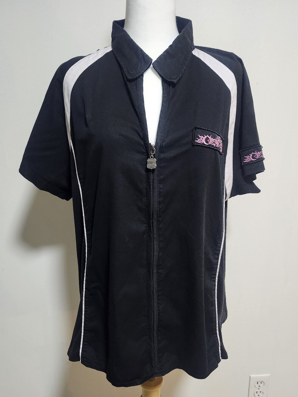 RIDERDIE Black Zip-Front Short Sleeve Shirt with Pink Accent